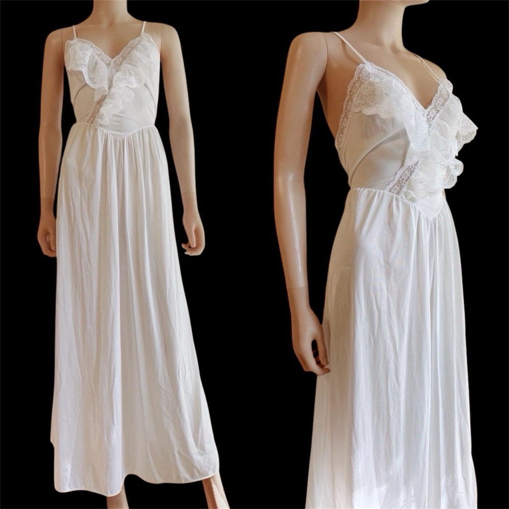 Vintage ‘Queens Way to Fashion’ white nightgown